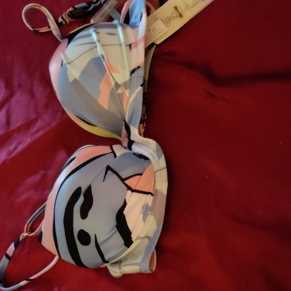 NWT Top Size Medium Vibrant Colors You Get The Bra Top Only - Picture 8 of 11